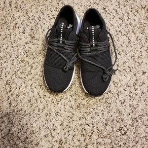 Brand new Under Armour running shoes Size 6